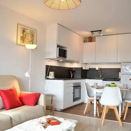 Apartman : T2 Avec 4 Couchages, Terrasse, Parking En Option, Animaux Admis - Fr-1-251-212 Le Lavandou