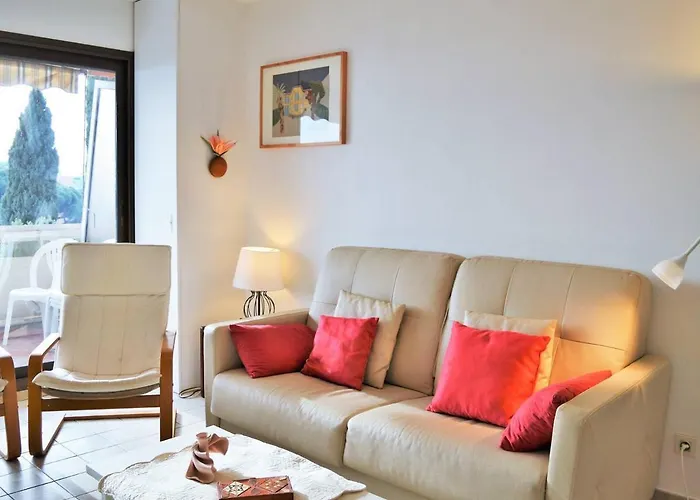 : T2 Avec 4 Couchages, Terrasse, Parking En Option, Animaux Admis - Fr-1-251-212 * Le Lavandou